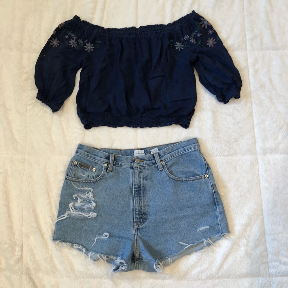 Floral off the shoulder crop top!